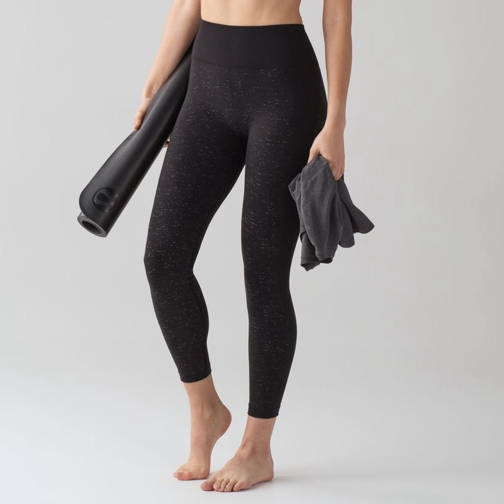 Lululemon Free To Flow 7/8 Leggings Black/White Women’s Size 6